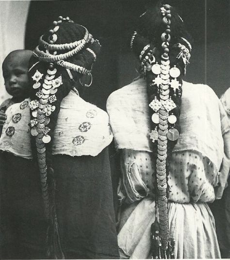 Hair ornaments of the Ziz Valley, Morocco The Blacker The Berry, Belly Dancing Classes, Ethno Style, Hair Adornments, We Are The World, World Cultures, People Of The World, Hair Ornaments, Anthropology