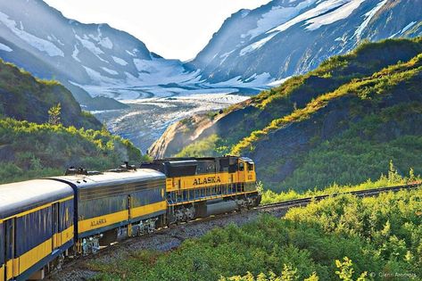 The most luxurious US train trips that are worth the splurge Nancy Drew Diaries, Alaska Train, Coast Starlight, Alaska Summer, Alaska Road Trip, Train Vacations, Honeymoon On A Budget, Grand Canyon Railway, Alaska Mountains