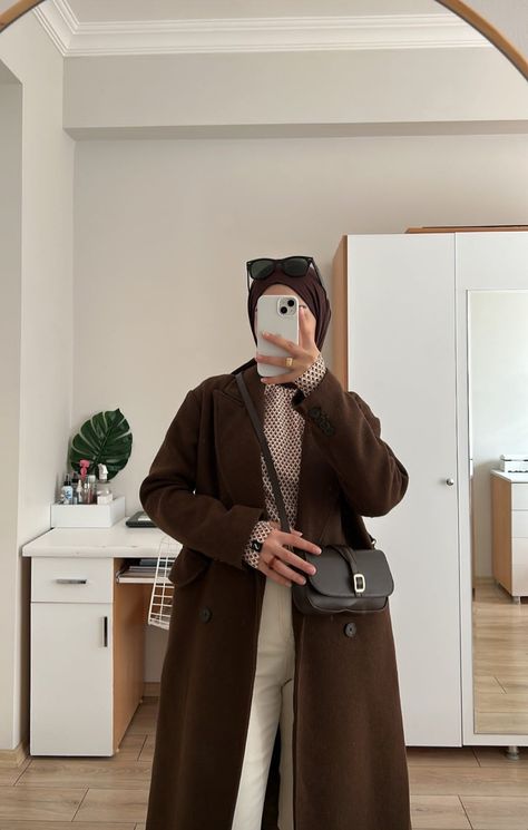 Brown Scarf Outfit, Modest Winter Outfits For Church, Brown Coat Outfit, Curvy Winter Outfits, Formal Casual Outfits, Outfit Muslim, Modest Winter Outfits, Camel Coat Outfit, Winter Coat Outfits