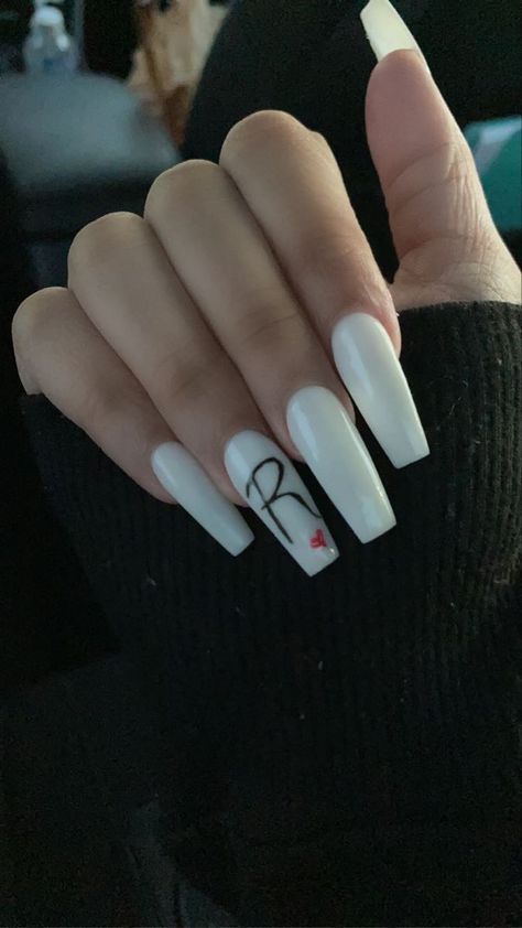 Nail Designs W Initial, Heart And Initial Nails, White Nails W Initials, Acrylic Nails With R Initial, Acrylic Nail Initial Designs, Acrylic Nails With Initial And Heart, Nail Ideas With Bf Initials, Prom Nails With Initial, Cute Acrylic Nails White