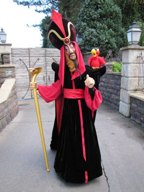 Villain Halloween Costumes, Jafar Costume, Other Mother Coraline, Villain Party, Black Headpiece, Jasmine Halloween Costume, Disney Villain Costumes, Aladdin Party, Aladdin Costume