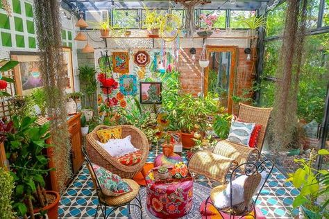 Maximalist Garden Design, Hippie House Aesthetic, Hippie House, Bohemian Patio, Happy Happy Birthday, Piscina Interior, Birds Chirping, Hippie Homes, Mango Tree