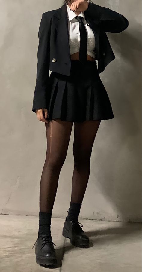 Stalking Outfit, Black Skater Skirt Outfit, Stocking Outfit, Black Leather Skirt Outfit, Tight Skirt Outfit, Skirt And Thigh Highs, Stockings Outfit Casual, Skater Skirt Outfit, Form Outfits