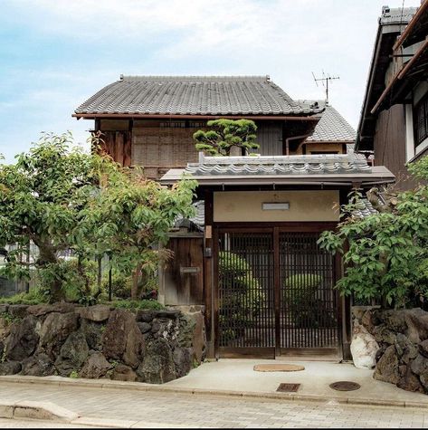 Japanese European House, Japanese Brick House, Japan Beach House, Japanese Townhouse Exterior, Japanese Village House, Japan Modern House Japanese Style, Japanese Small House Design, Japanese Beach House, Japanese Apartment Exterior