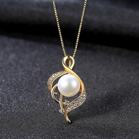 Pearl pendant necklace