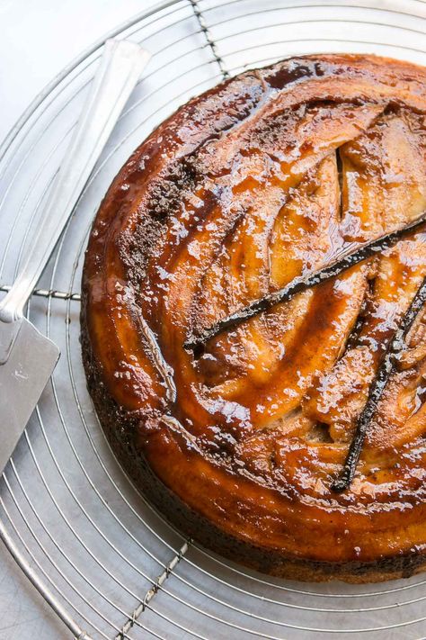 Banana upside down cake recipe Banana Upside Down Cake, Baking Journal, David Lebovitz, Random Recipes, Caramelized Bananas, Cinnamon Banana, Sweet Delights, Upside Down Cake, Thai Food