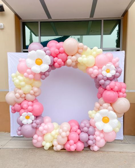 Mother’s Day is right around the corner and it has me reminiscing on all the beautiful backdrops we did last year for Mother’s Day ✨ This one was one of my favorites and I realized I never shared with you all 💕 Are you ready for Mothers Day? To get a quote please fill out our inquiry form, text or email us. Luxan Balloons services all of San Diego County. 📧 info@luxanballoons.com 📱 619-759-8185 🌐 www.luxanballoons.com Balloons Ideas, Mothers Day Backdrop, Balloon Backdrop Ideas, Baby Girl Birthday Theme, Daisy Party, Rosé Birthday, Mothers Day Decor, Pastel Balloons, Diy Balloon Decorations