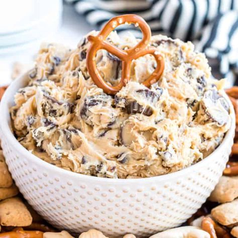 Peanut Butter Cookie Dough Dip, Creamy Peanut Butter Cookies, Cookie Dough Dip Recipe, Mini Peanut Butter Cups, Dessert Dip Recipes, Cup Cookie, Peanut Butter Dip, Butter Cookie Dough, Cannoli Recipe