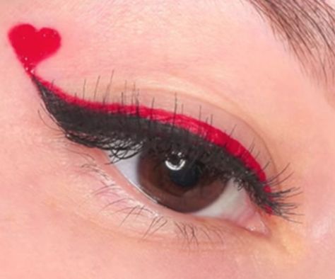 Canada Day Makeup Eyes, Valentines Graphic Eyeliner, Fun Graphic Eyeliner, Valintens Makeup Looks, Easy Valentine’s Day Makeup, Makeup Saint Valentin, Valentine Make Up, Red And White Eyeliner, Simple Valentine’s Day Makeup