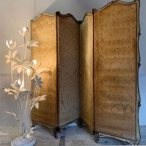 Dressing Screen Bedroom, Changing Screen, Dressing Screen, Room Screen, Italian Dressing, Room Dividers, Antique Lighting, House On A Hill, Stage Design