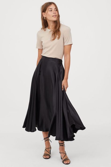 H&M Circle Skirt Circular Skirt Outfit, Ankle Length Skirt Outfit, Cheap Fall Outfits, Circle Skirt Outfits, Circular Skirt, Boots Fall Ankle, Modest Clothing, Classic Wardrobe, Winter Trends