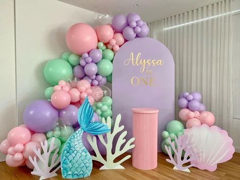 Kindness Always Comes Back, Mermaid Birthday Party Decorations Diy, Arch Light, Mermaid Balloons, Ocean Birthday Party, Balloons For Birthday, Mermaid Birthday Party Decorations, Mermaid Theme Birthday Party, Mermaid Birthday Cakes