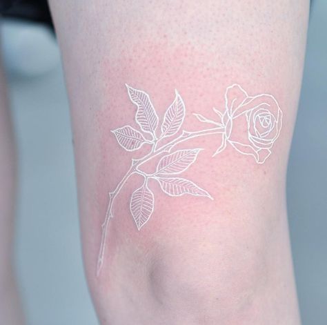 Tatto pigmento White Faith Tattoos, White Rose Tattoos, Tattoo Trend, White Ink Tattoo, Instagram Tattoo, Rose Tattoo Design, White Tattoo, Trendy Tattoos, Pale Skin