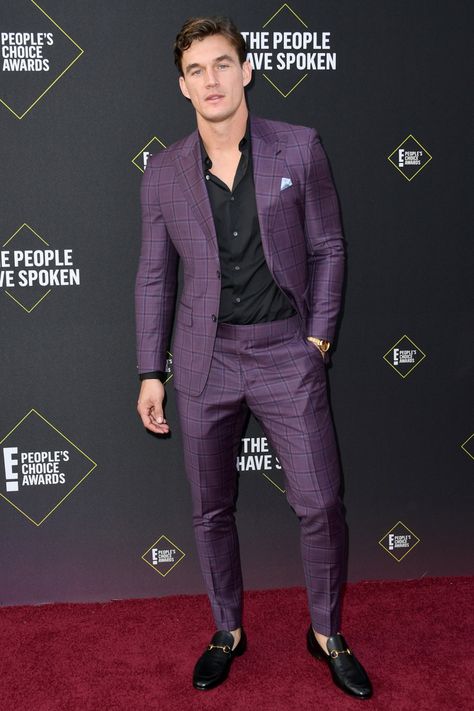 Tyler Cameron - I usually don't give a crap about men's suits, but this one is different and I really like it. Purple Outfits Men Formal, Coat Paint For Men Wedding, Purple Blazer Outfit Men, Men Purple Outfit, Purple Suits For Men, Men In Purple, Purple Suit Jacket, Tyler Cameron, Best Suits For Men