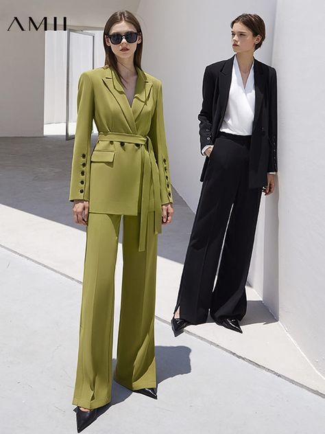 Rich Outfits, Style Wide Leg Pants, Pant Suits For Women, Elegant Blazers, Woman Suit Fashion, Pantsuits For Women, Classy Work Outfits, High Waist Pants, Blazer Outfits