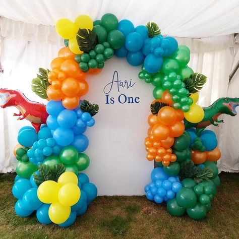 Dinosaur Theme Balloon Decoration, Balloon Arch Dinosaur, Dino Balloons Decorations, Dinosaur Balloons Decoration, Dinosaur Themed Birthday Party Backdrop, Dino Balloon Garland, Dinosaur Balloon Arch, Dinosaur Balloon Garland, Dinosaur Birthday Backdrop