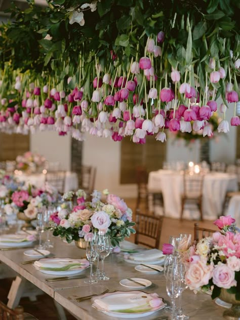 Tulip Centerpieces Wedding, Tulip Wedding Decorations, Tulip Table Decor, Pink Tulips Centerpieces, Tulips Wedding, Wedding Table Pink, Pink Tablescape, Tulip Centerpiece, Chapel Of Love