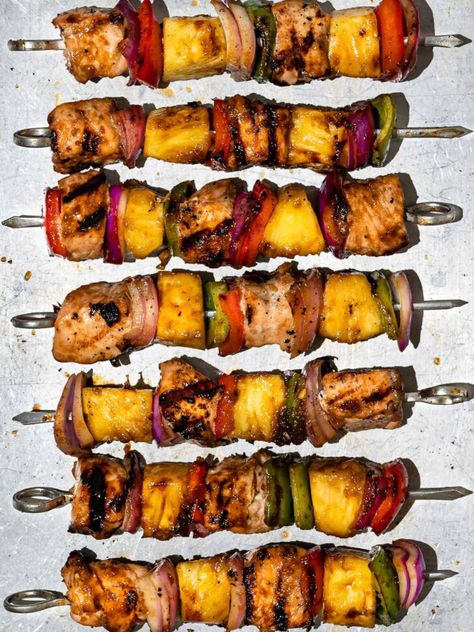 Grilled Salmon Kabobs, Pineapple Salmon, Salmon Kabobs, Crusted Salmon Recipes, Pistachio Crusted Salmon, Salmon Skewers, Pineapple Skewer, Grilling Kabobs, Kabob Skewers