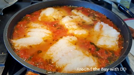 Cod in Spicy Tomato Broth Meltaway Cookies Recipe, Lemon Meltaway Cookies, Poached Cod, Meltaway Cookies, Cod Fish Recipes, Freezer Dinners, Healthy Lunch Snacks, Tomato Broth, One Dish Dinners