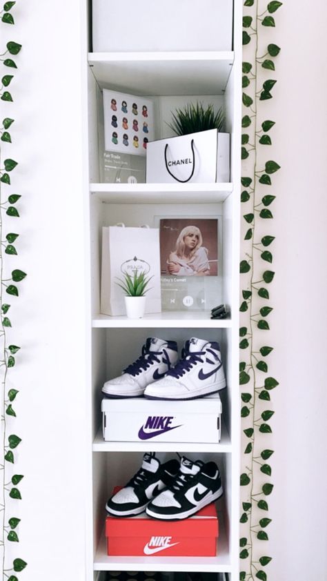 Room Ideas Jordan, Sporty Bedroom Aesthetic, Sneaker Head Room Ideas Girl, Sneaker Room Aesthetic, Shoe Room Decor, Teen Room Ideas For Girls Teenagers, Sporty Room Aesthetic, Jordan Bedroom Ideas, Jordan Room Ideas