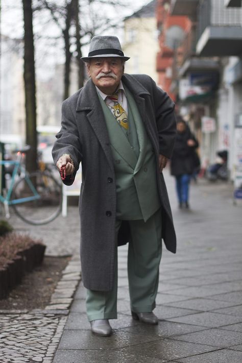 Directeur de la poste Old Man Outfit, Old Man Costume, Men Suit Wedding, Old Man Fashion, Man Outfit, Dapper Gentleman, Men’s Suits, Drawing Clothes, Suit Accessories