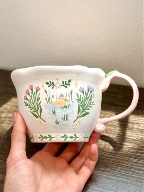 Painted Ceramic Ideas, Paint On Mug, Hand Painted Mugs Ideas, Coffee Mug Painting Ideas, Clay Painting Ideas, Easy Pottery Painting, Cup Painting Ideas, Painting Cups, Coffee Mug Painting