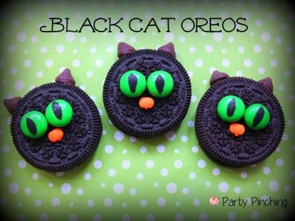 Black Cat Cookies, Biscuits Halloween, Easy Halloween Cookies, Halloween Oreos, Cat Themed Parties, Chat Halloween, Cat Cookies, Kids Treat, Halloween Goodies