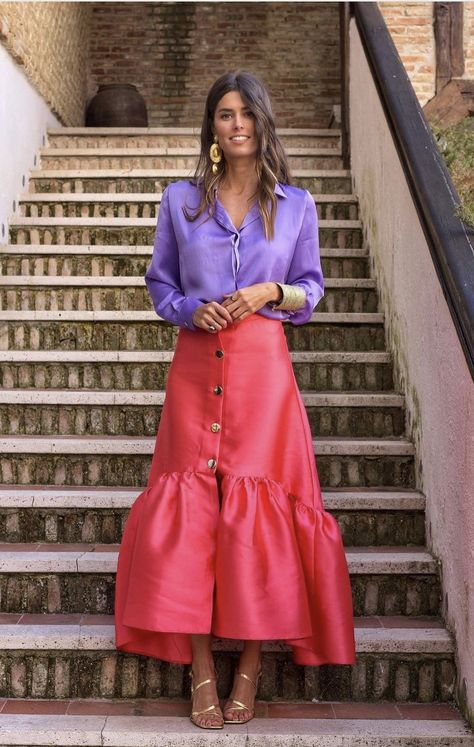 Taffeta Skirt Outfit, Minimal Stil, Afro Punk Fashion, Meeting Outfit, Skirt Inspiration, Taffeta Skirt, Hippie Dress, Hippie Dresses, Color Rojo