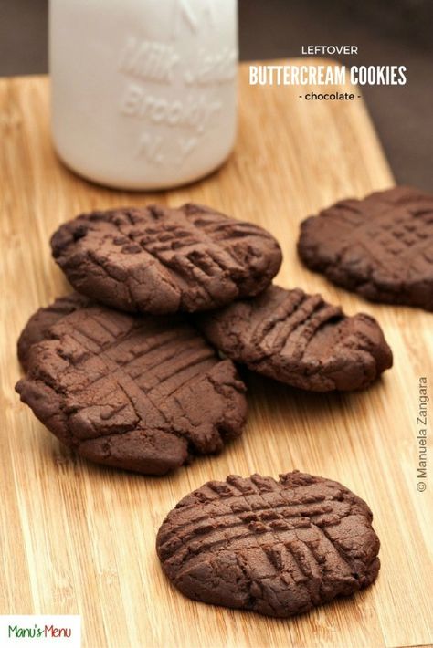 Leftover Buttercream Cookies - never throw out your leftover buttercream again! Turn it into delicious cookies! Chewy Brownies Recipe, Buttercream Cookies, Eggless Cookie Dough, How To Make Cupcakes, Chocolate Peanut Butter Cookies, Delicious Cookies, Cookie Frosting, Chocolate Buttercream, Chocolate Frosting