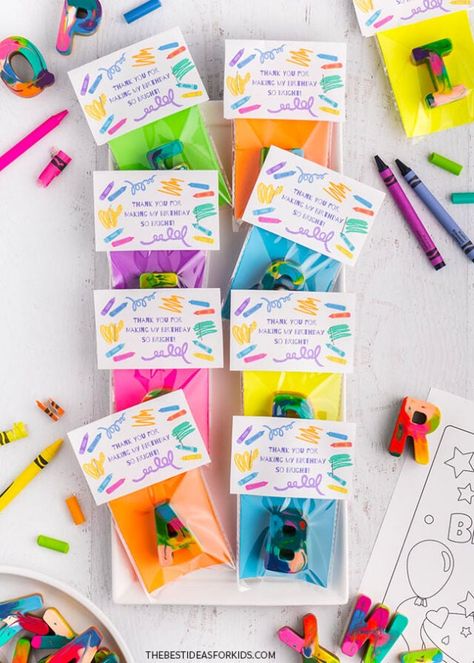 How to Melt Your Own Crayon Letters Crayon Letter, Recycled Crayons, Diy Crayons, Simple Girl, Crafts For Boys, Crafts For Girls, Easy Crafts For Kids, Valentines For Kids, Toddler Preschool