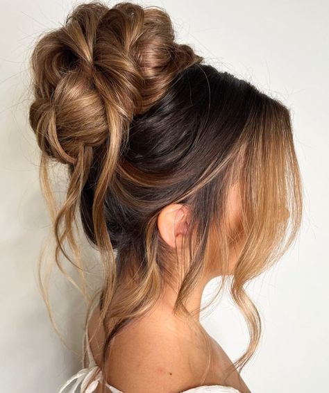 Elegant High Bun Hairstyles, Elegant High Bun, Messy Wedding Updo, Bridesmaid Ponytail, High Bun Hair, High Updo, High Bun Hairstyles, Large Curls, Formal Hairstyles For Long Hair