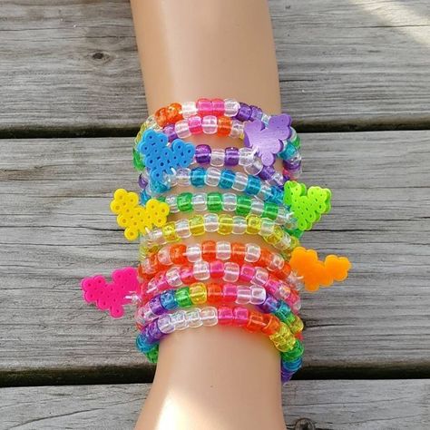 Pulseras Indie Kid, Kandi Bracelets Rave, Indie Kid Style, Outfit Edc, Kandi Singles, Bead Bracelet Ideas, Kandi Rave, Bracelets Kandi, Rave Bracelets