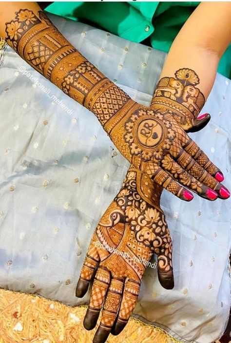 Engagement Mehndi Designs For Bride Back Side, Bridel Mehandi Full Hand Back Side, Backside Mehendi Design, Bridal Back Hand Mehndi Design, Mehndi Figures, Mehendi Videos, Bride Mahendi, Engagement Mehendi, Full Mehndi