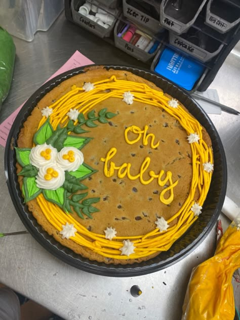 Cookie Cake Decoration Ideas, Message Cookie Designs, Message Cookies Ideas, Flower Cookie Cake, Simple Cookie Cake Designs, Cute Cookie Cake Designs, Bakery Cake Ideas, Mini Cookie Cake, Cookie Cake Decorating Ideas