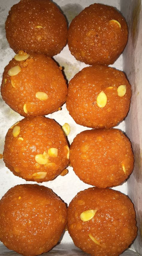 Mithai Snapchat Story, Food Thali, Delicious Food Image, Ladoo Recipe, Samosa Recipe, Food Captions, Soul Food Dinner, Chocolate Sandwich, Indian Dessert Recipes