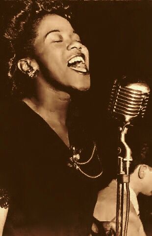 Young ELLA FITZGERALD.                                                                                                                                                     More Billy Holiday, Arte Jazz, Shaun Tan, Hugo Pratt, Norah Jones, First Ladies, Jazz Artists, Ella Fitzgerald, Queen Latifah