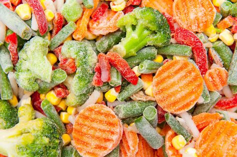 Roasting Frozen Vegetables, Fruits And Vegetables Pictures, Salad Buah, Burnt Food, How To Cook Asparagus, Frozen Fruits, Freezer Burn, Frozen Veggies, Frozen Spinach