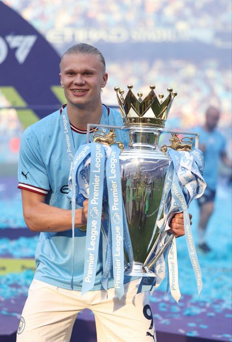 Manchester City Aesthetic, Logo Manchester City, Aesthetic Manchester, Trophy Pictures, Manchester City Wallpapers, Manchester City Players, Premier League Trophy, Man City Team, Manchester City Logo