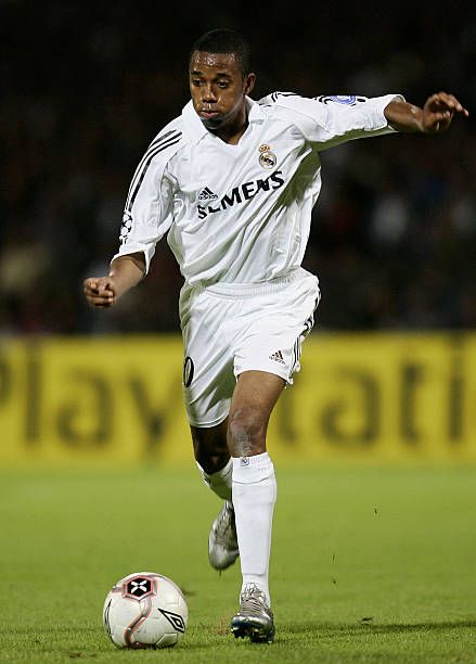 Robinho of Real Madrid in 2005. Robinho Real Madrid, Real Madrid 2005, 2000s Football, Real Madrid Wallpapers, Madrid Wallpaper, Bunny Wallpaper, Football Players, Real Madrid, Naruto Shippuden