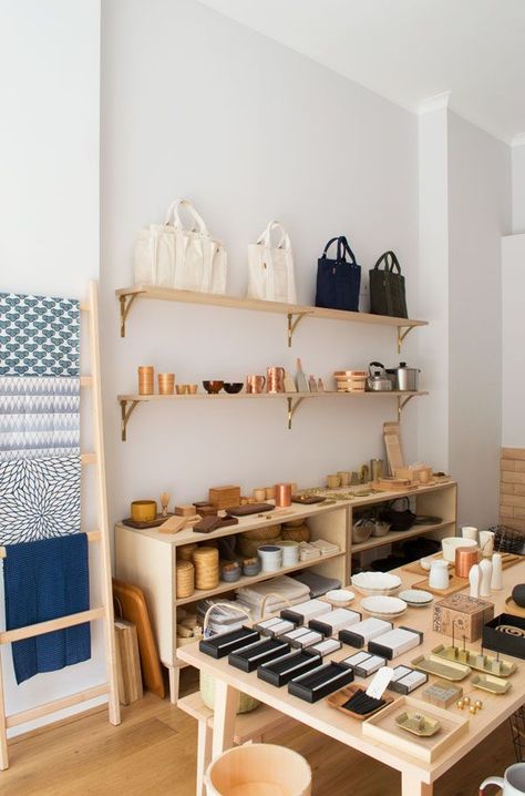 Japanese & Taiwanese homeware store, Native & Co, Notting Hill متحف فني, Display Visual Merchandising, Homeware Store, Nordic Interiors, Store Interiors, Shop Fittings, Ceramic Shop, Retail Store Design, Dark Interiors