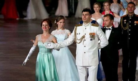 What Not to Wear to a Military Ball? - Best Hint for You Air Force Ball Dress, Military Ball Dresses Jrotc High School, Army Ball Gowns, Military Graduation Outfit, Military Ball Hairstyles, Air Force Ball, Ball Gowns Vintage, Marine Corps Ball, Navy Ball