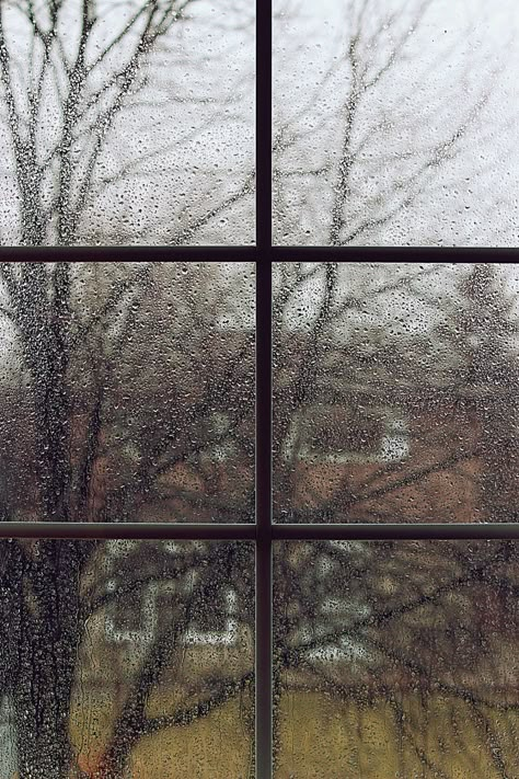 Her Tea Leaves Fall Poems, Rain Mood, Hygge Vibes, Rainy Mood, Gloomy Weather, Love The Rain, Photo Dream, I Love Rain, Living In England