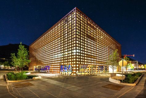 Aspen Art Museum - Aspen Colorado / Shigeru Ban Museum Architect, Aspen Art Museum, Colorado Design, Aspen Art, Shigeru Ban, Facade Panel, India Shopping, Japanese Architect, Aspen Colorado