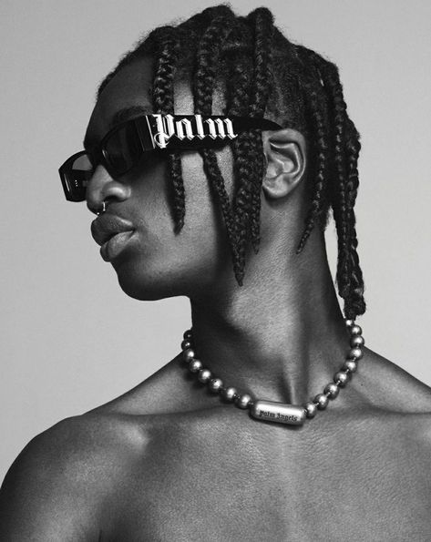 Palm Angels Campaign, Sunglass Campaign, Bb Logo, Pose Model, Stylish Lady, David Sims, Outdoor Shopping, Logo Women, Trap Music