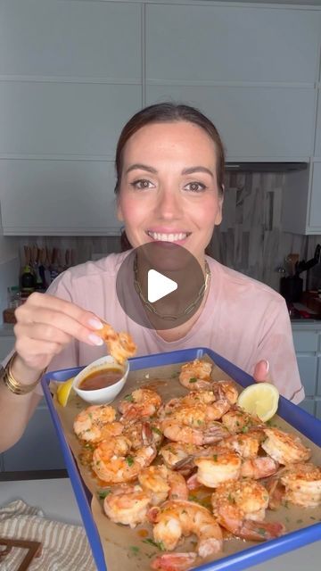 Stella Drivas 🇬🇷🇺🇸 on Instagram: "These LEMON GARLIC PARMESAN SHRIMP will fly off your counter. The sauce is so delicious and this comes together in no time. Great for the holidays, game day or with rice and veggies for dinner! Full recipe is on my site: HungryHappens.Net Καλή Όρεξη 🇬🇷 💙Stella" Crab And Shrimp Recipe, Stella Drivas, Parmesan Shrimp, Garlic Parmesan Shrimp, Shrimp Parmesan, Hungry Happens, Lemon Shrimp, Crab Stuffed Shrimp, Source Of Protein