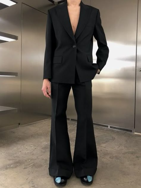 Flared Suit, Flare Jeans Outfit, Prom Suits For Men, Prom Inspiration, Suit Outfit, Classy Suits, Suits Prom, Aesthetic Outfits Men, Classy Outfits Men