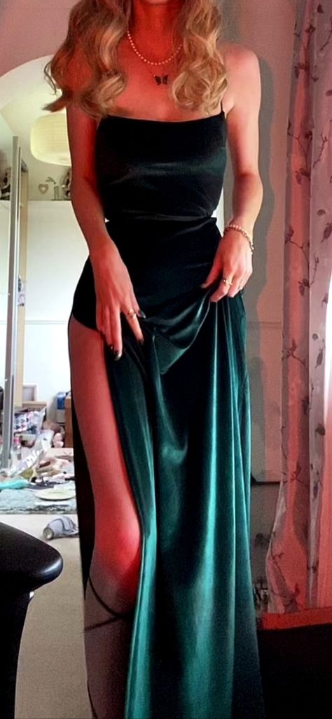 Green Yule Ball Dress, Dark Green Prom Dress Aesthetic, Slytherin Aesthetic Dress, Slytherin Yule Ball Dresses Aesthetic, Emerald Green Dress Aesthetic, Dark Green Dress Aesthetic, Yule Ball Dress Slytherin, Slytherin Prom Dress, Slytherin Clothes Aesthetic