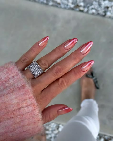 43  Must-Try Minimalist Almond Nail Ideas (2024) - DrExplains Summer Sparkly Nails, Pink Ombre Chrome Nails, Ombre Nails With Chrome, Ombre Nails Chrome, Classy Chrome Nails, Ombré Chrome Nails, Chrome Nails Ombre, Chrome Ombre Nails, Pink Nails Fall