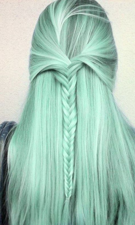 Pastel Green Hair, 30 Hair Color, Mint Green Hair, Green Hair Dye, Rambut Brunette, Dyed Hair Pastel, Mint Hair, Fishtail Braids, Hair Colour Ideas