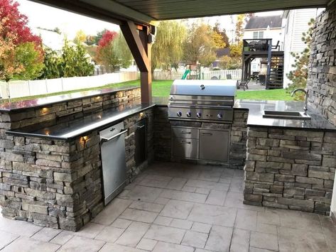 25 Fantastic Outdoor Kitchen Ideas for Every Yard Concrete Outdoor Kitchen, Covered Outdoor Kitchens, Patio Remodel, Outdoor Grill Station, Backyard Layout, Diy Backyard Patio, Pools Backyard Inground, Outdoor Kitchen Plans, Build Outdoor Kitchen